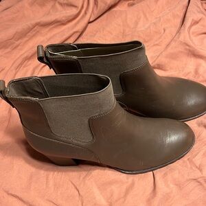 NWT Vernona Ease Clarks Dark Taupe Leather Boots, Sz 11